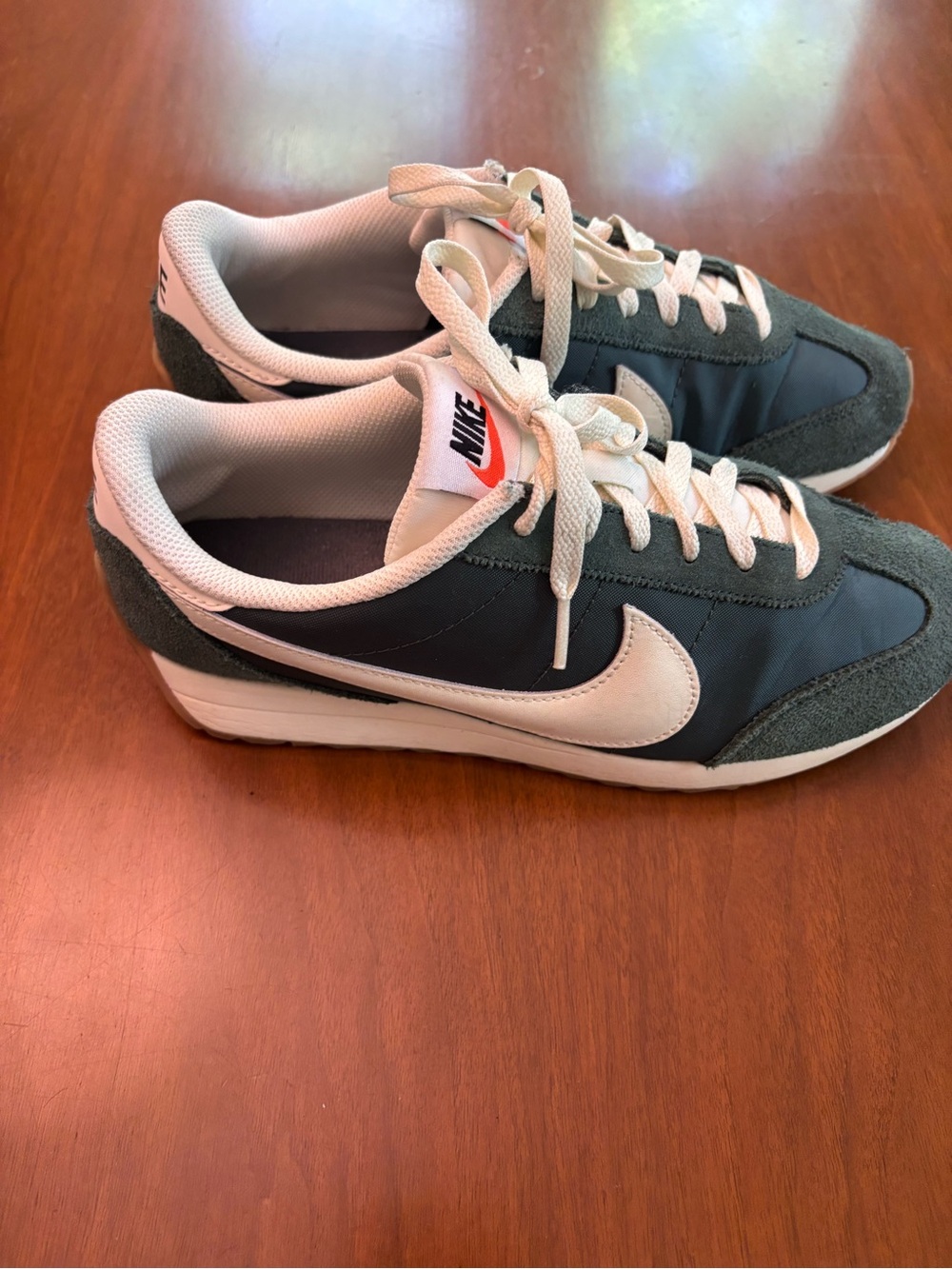 Nike Unisex Pacific Sneakers - Green & Cream/ White. Women size 8.5. Men size 7